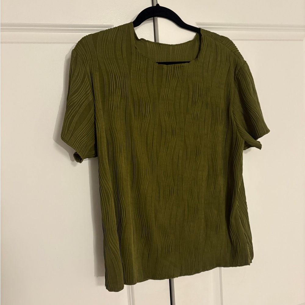 Olive Green Short Sleeve Textured Women's Top (XXL) - Picture 3 of 4